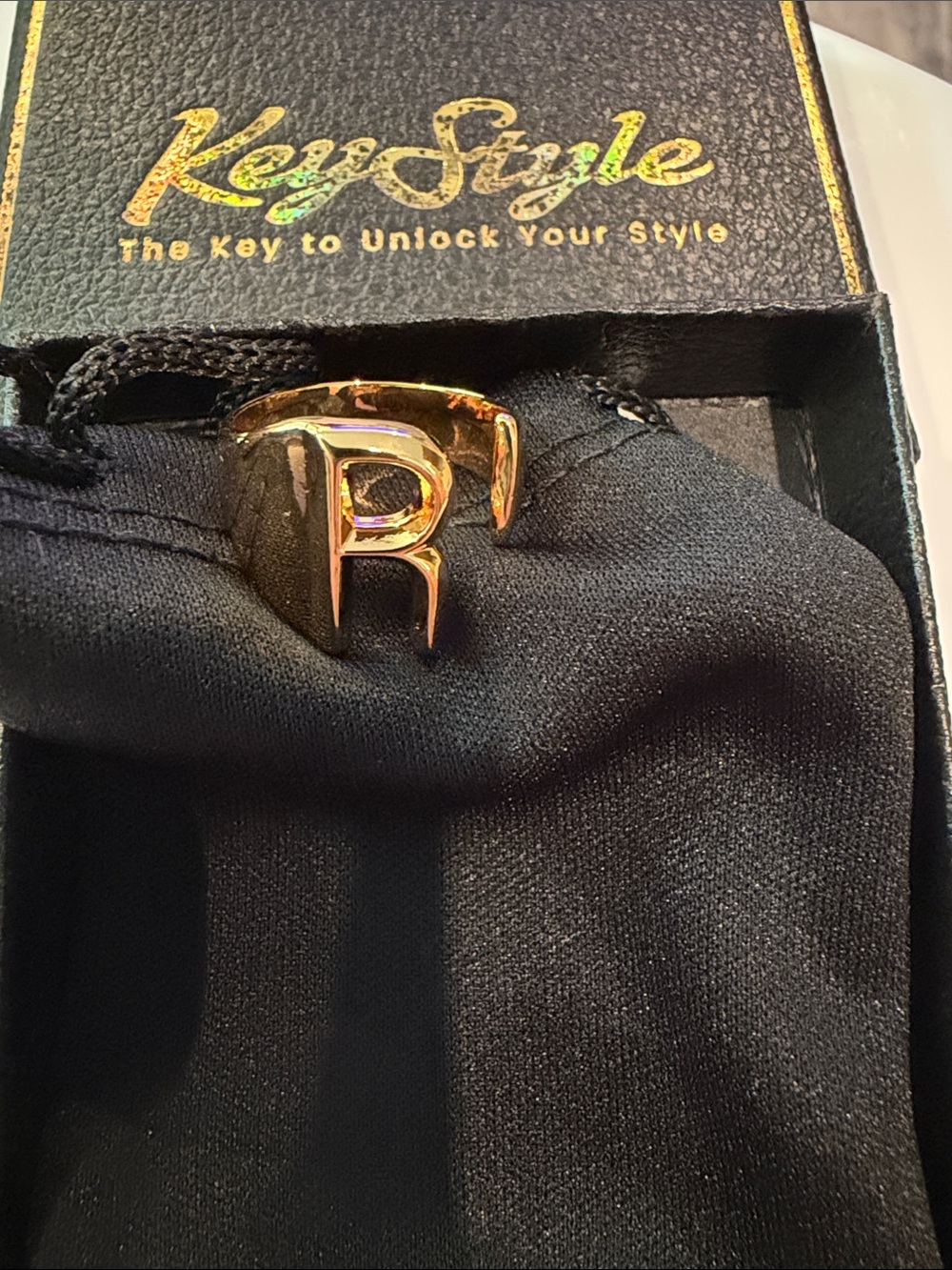 KeyStyle Gold Initial 'R' Ring BRAND NEW - Picture 2 of 2
